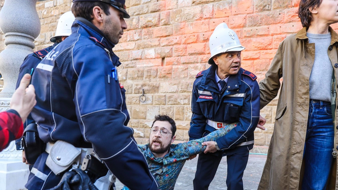 L'uomo fermato dai vigili urbani durante il blitz a Palazzo Vecchio