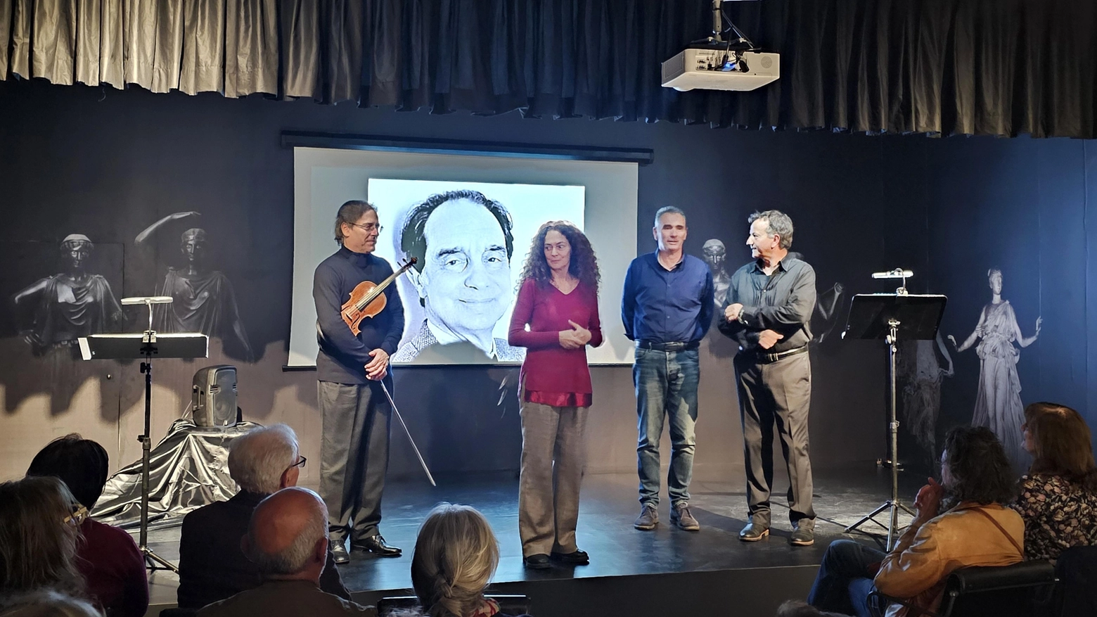 "Calvino e Pasolini" Successo per lo show di De Angelis al Muvet "Calvino e Pasolini" Successo per lo show di De Angelis al Muvet
