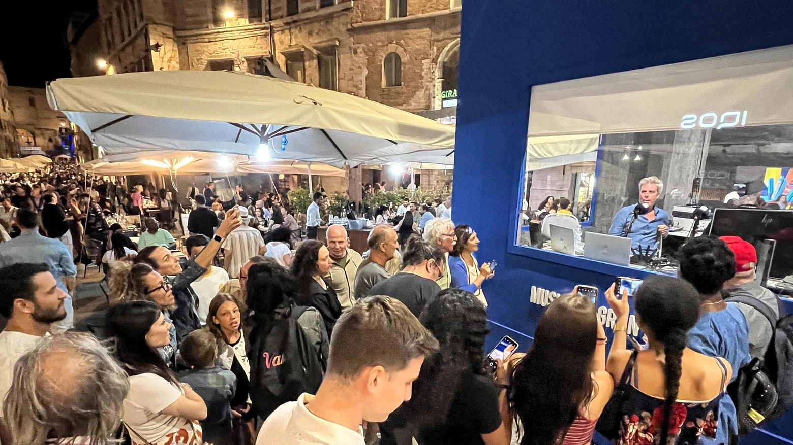 Tutti pazzi per la radio ufficiale Tutti pazzi per la radio ufficiale