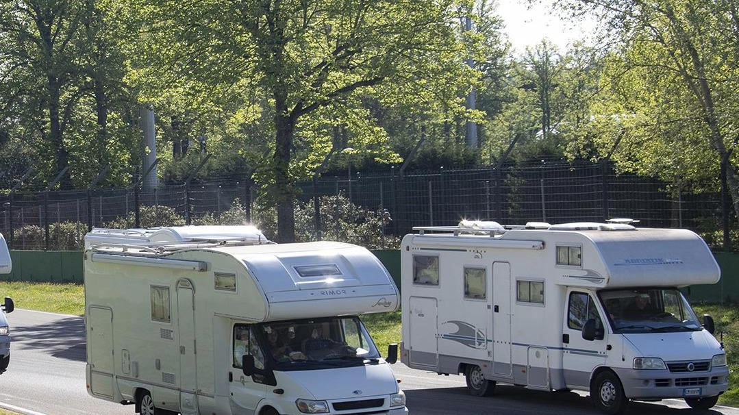 Parcheggio-camper Elettricità entro l’anno Parcheggio-camper Elettricità entro l’anno