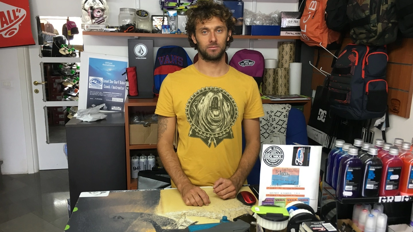 Lorenzo Ceccarelli del surf shop ‘Radical trick’ di via Cavallotti