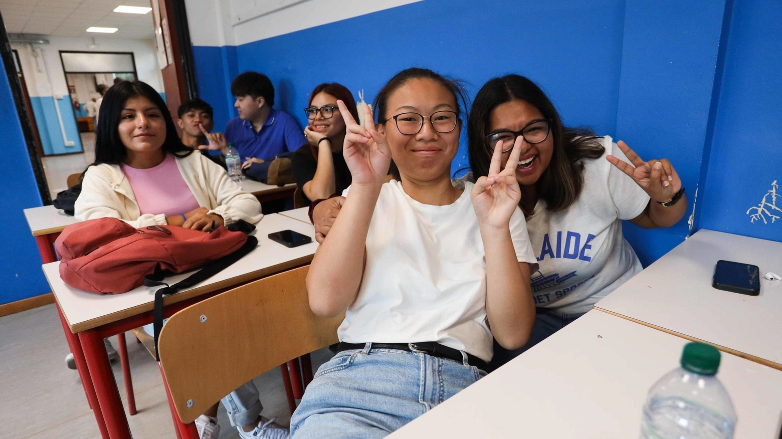 Suona la prima campanella. Emozioni, selfie e abbracci. Ma la ‘supplentite’ resta. Lavori finiti in 34 scuole Suona la prima campanella. Emozioni, selfie e abbracci. Ma la ‘supplentite’ resta. Lavori finiti in 34 scuole