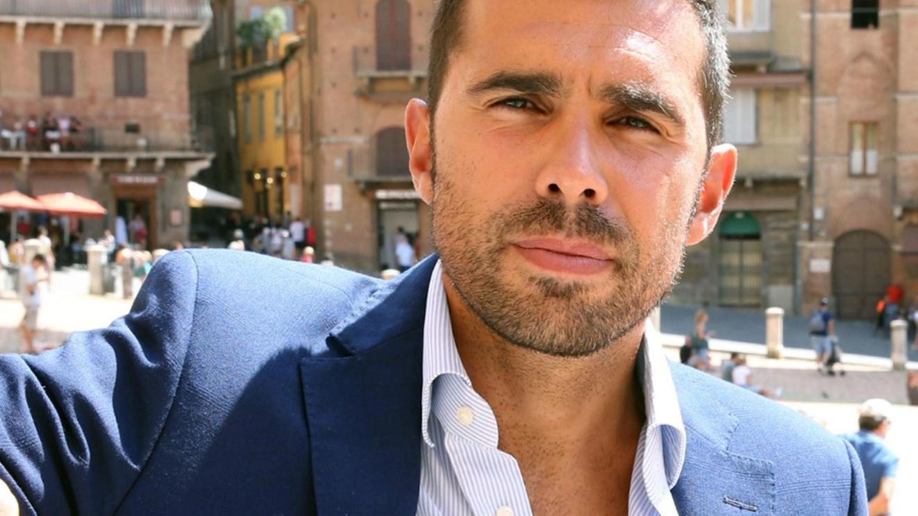 "Finita l’estate dei veleni Si torna a parlare di leggi dalla giustizia ai salari Uscita ordinata da Mps" "Finita l’estate dei veleni Si torna a parlare di leggi dalla giustizia ai salari Uscita ordinata da Mps"