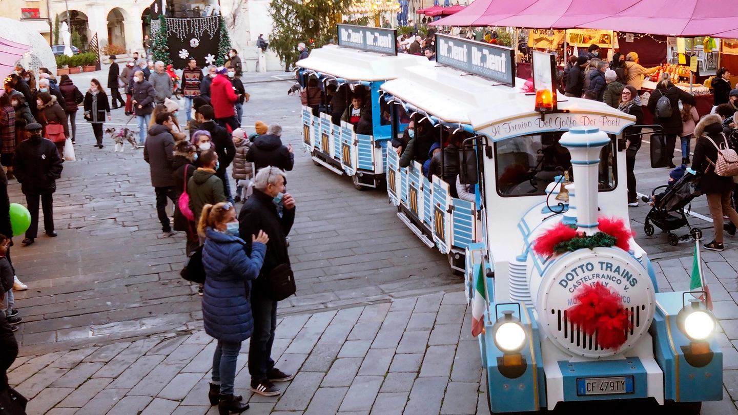 Un’immagine delle festività natalizie del 2021. L’amministrazione comunale sta lavorando a un ricco calendario di eventi e di iniziative Un’immagine delle festività natalizie del 2021. L’amministrazione comunale sta lavorando a un ricco calendario di eventi e di iniziative