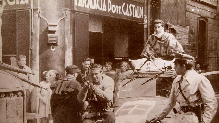 Partigiani entrano a Lodi il 25 aprile 1945 