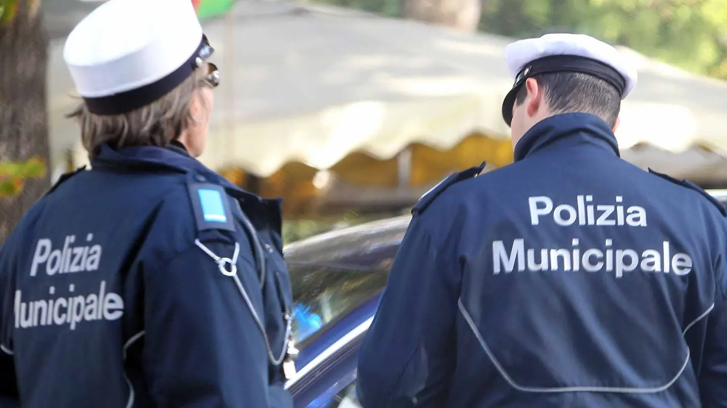 La notifica non arriva e la multa lievita fino a 900 euro. "È un meccanismo per fare cassa"