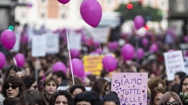 Una manifestazione contro la violenza sulle donne
