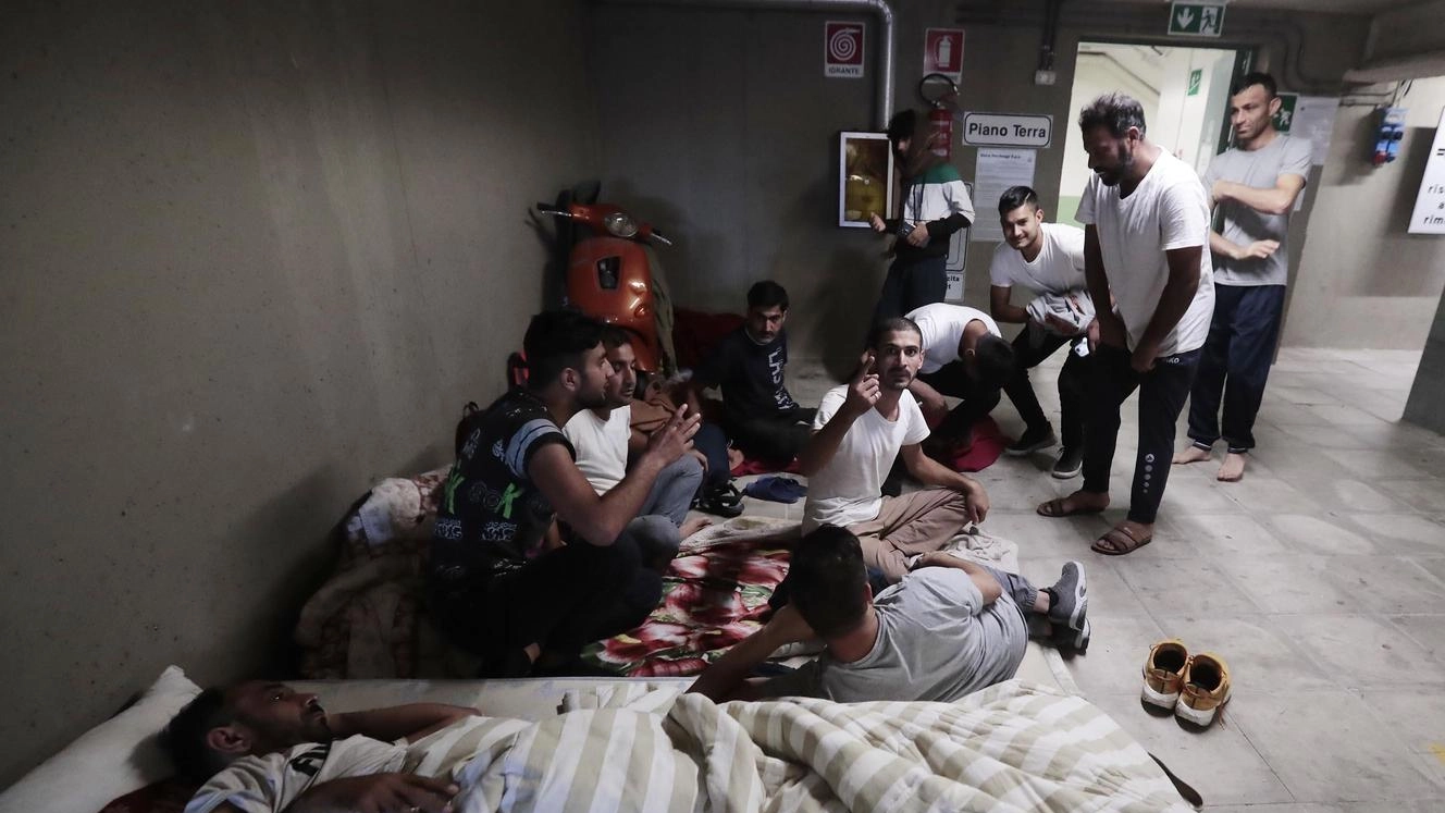 Proroga per i migranti. Pakistani nell’ex scuola, il Comune rinnova l’intesa Proroga per i migranti. Pakistani nell’ex scuola, il Comune rinnova l’intesa