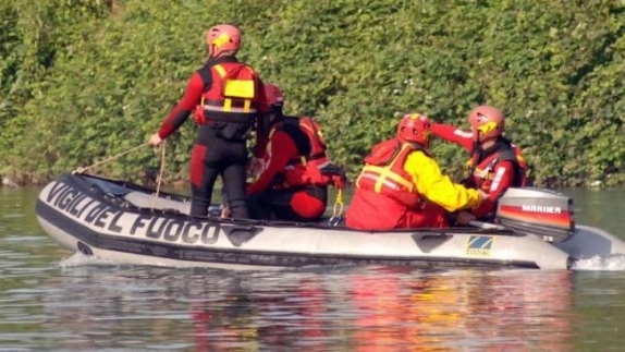 Vigili del fuoco sommozzatori in azione