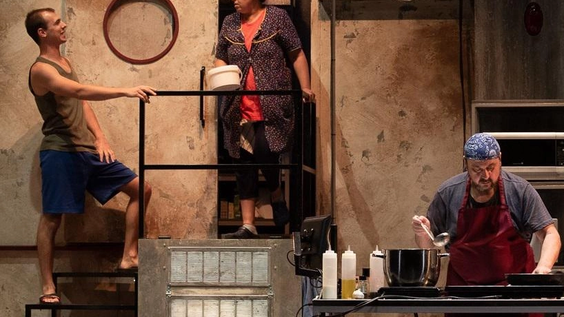 Miracoli distopici fra solitudini e cibo in scena Miracoli distopici fra solitudini e cibo in scena