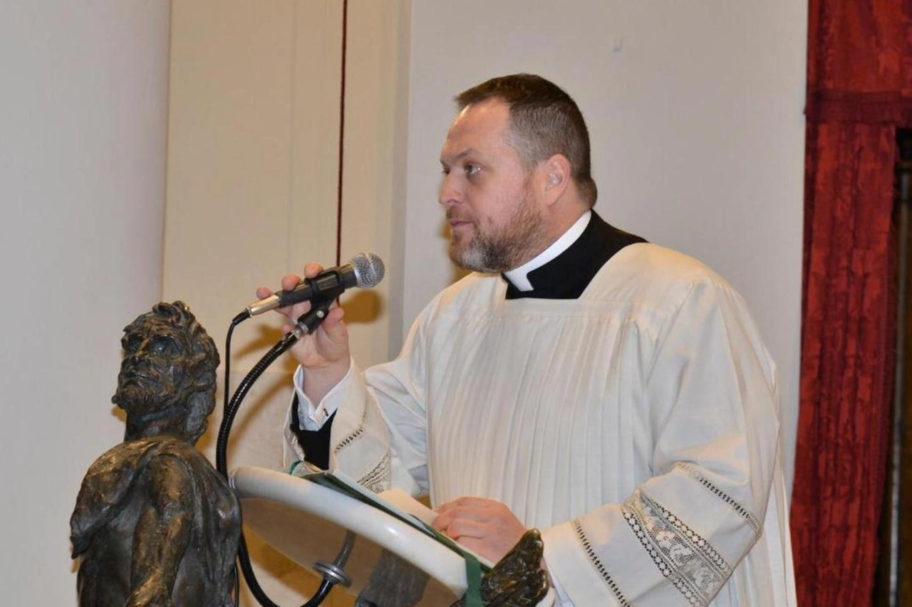 Don Beniamino Bedini mentre celebrava messa