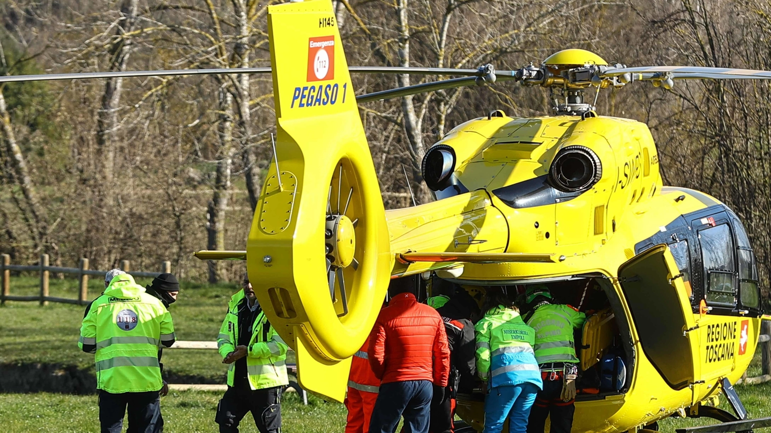 Auto contro bici: ciclista trasportato a Careggi Auto contro bici: ciclista trasportato a Careggi