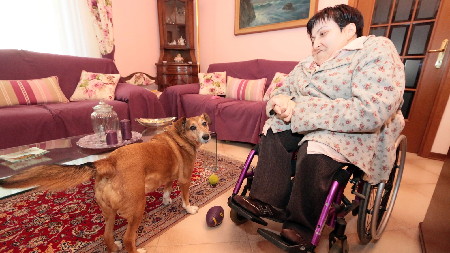 Valentina Maestrini con la sedia a rotelle che le era stata rubata. Foto Nucci/Germogli