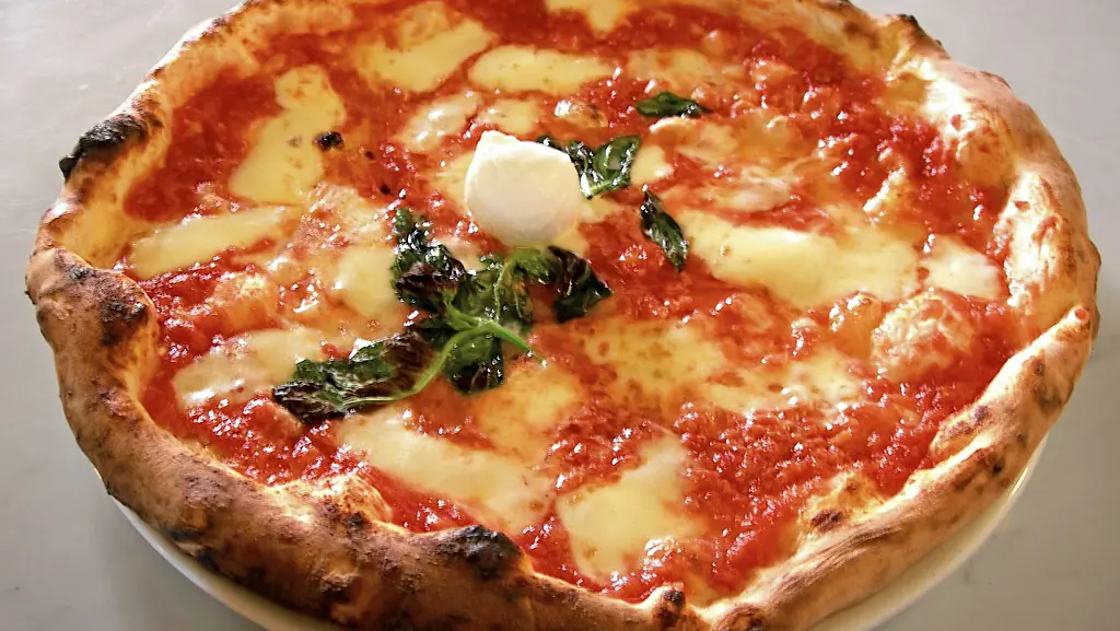 Le rassicurazioni degli esperti: la pizza è sicura, anche nel bordo