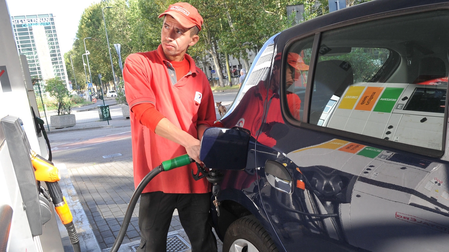 Un distributore di carburanti (foto di repertorio)