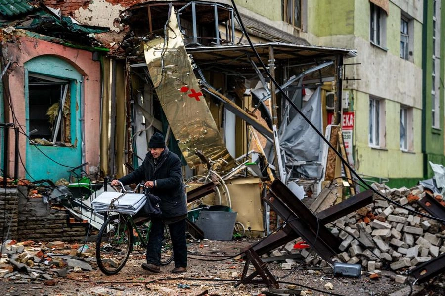 Palazzi danneggiati a Bakhmut (Ansa)