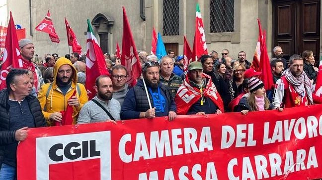 Lo sciopero ‘spaccato’: "Grande adesione" secondo Cgil e Uil: "Flop totale" per la Cisl Lo sciopero ‘spaccato’: "Grande adesione" secondo Cgil e Uil: "Flop totale" per la Cisl