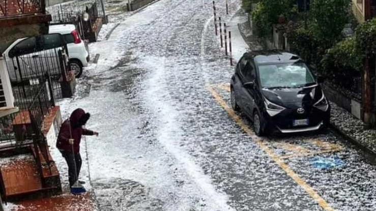 Chicchi di grandine come uova  Bomba d’acqua devasta Impruneta