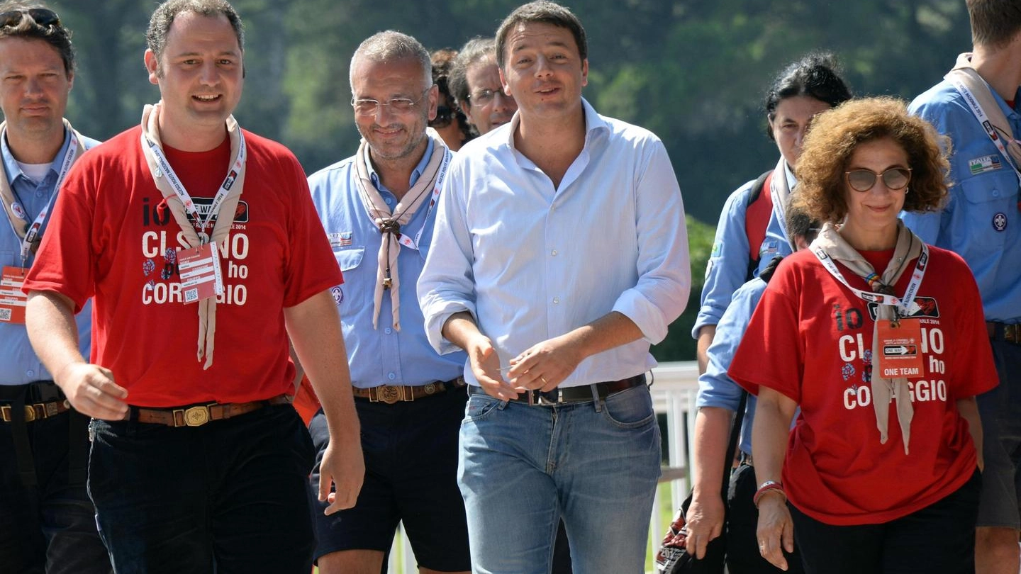 Il premier Matteo Renzi in visita alla Route nazionale degli Scout Agesci a San Rossore (Ansa) Il premier Matteo Renzi in visita alla Route nazionale degli Scout Agesci a San Rossore (Ansa)