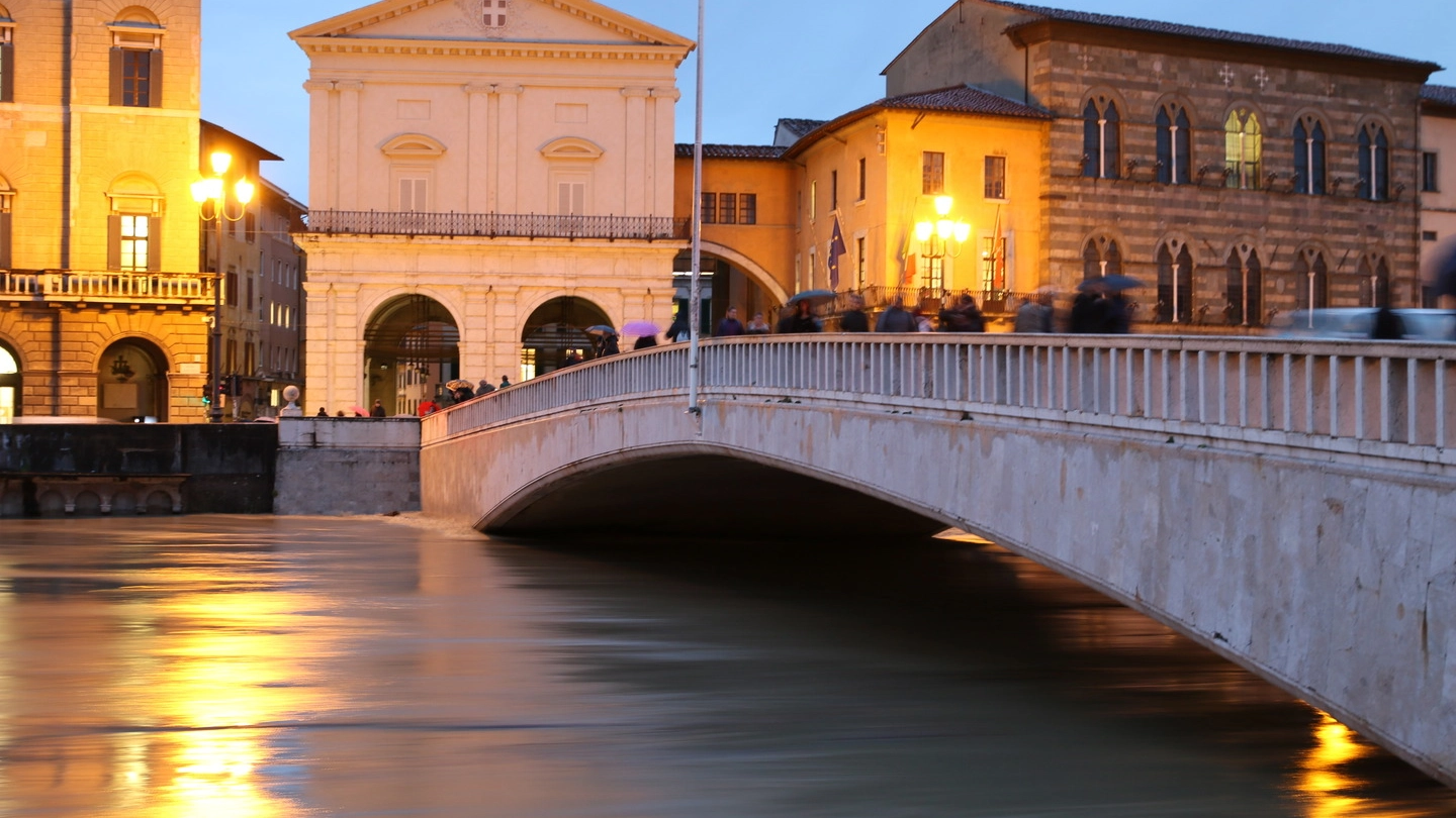 L'Arno in piena a Pisa (foto di repertorio)