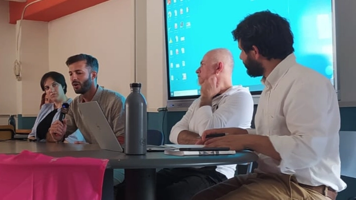 L' incontro al "Parentucelli Arzelà" L' incontro al "Parentucelli Arzelà"