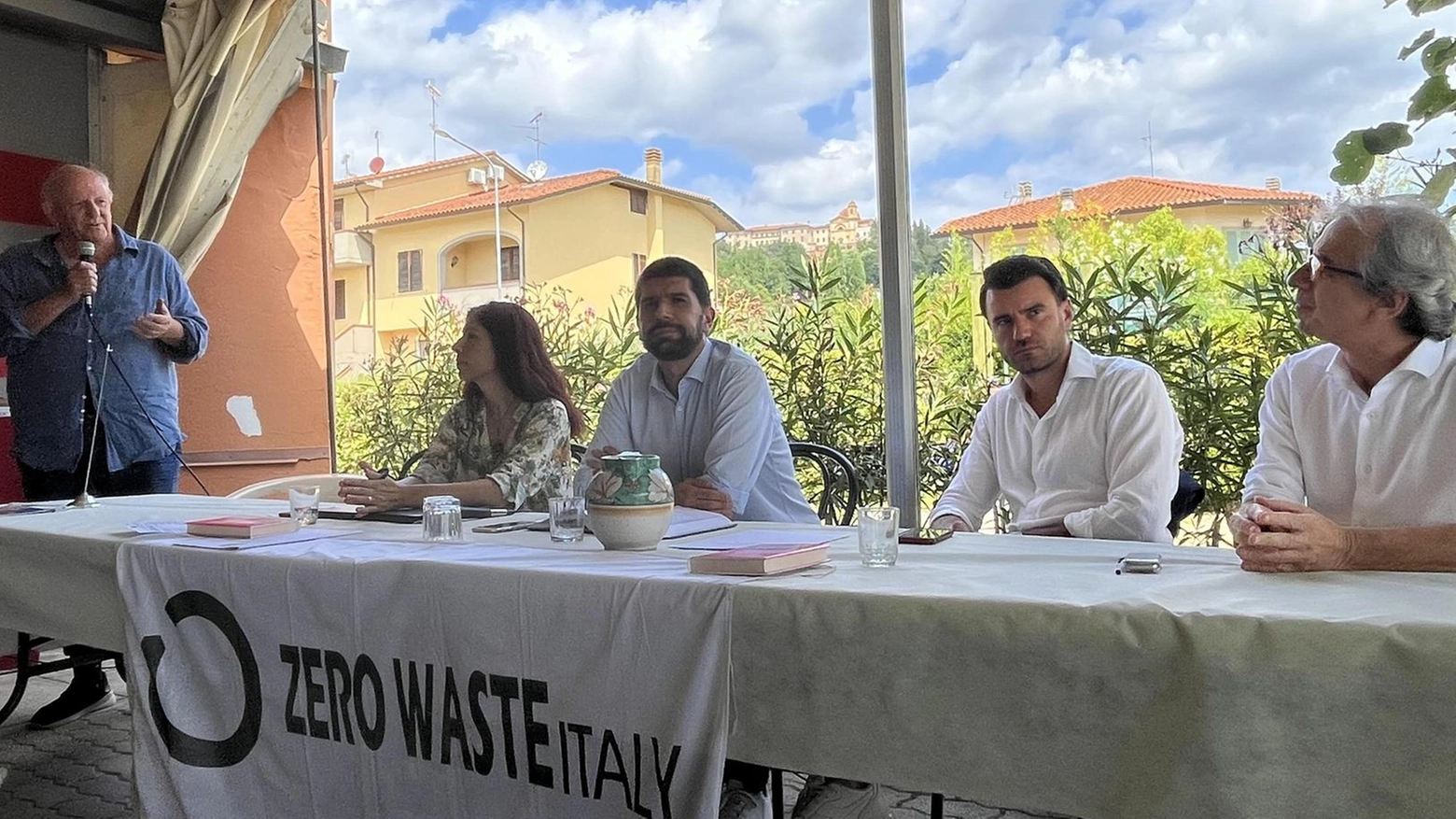 Convivere con la discarica: "Fermate il vostro piano" Convivere con la discarica: "Fermate il vostro piano"