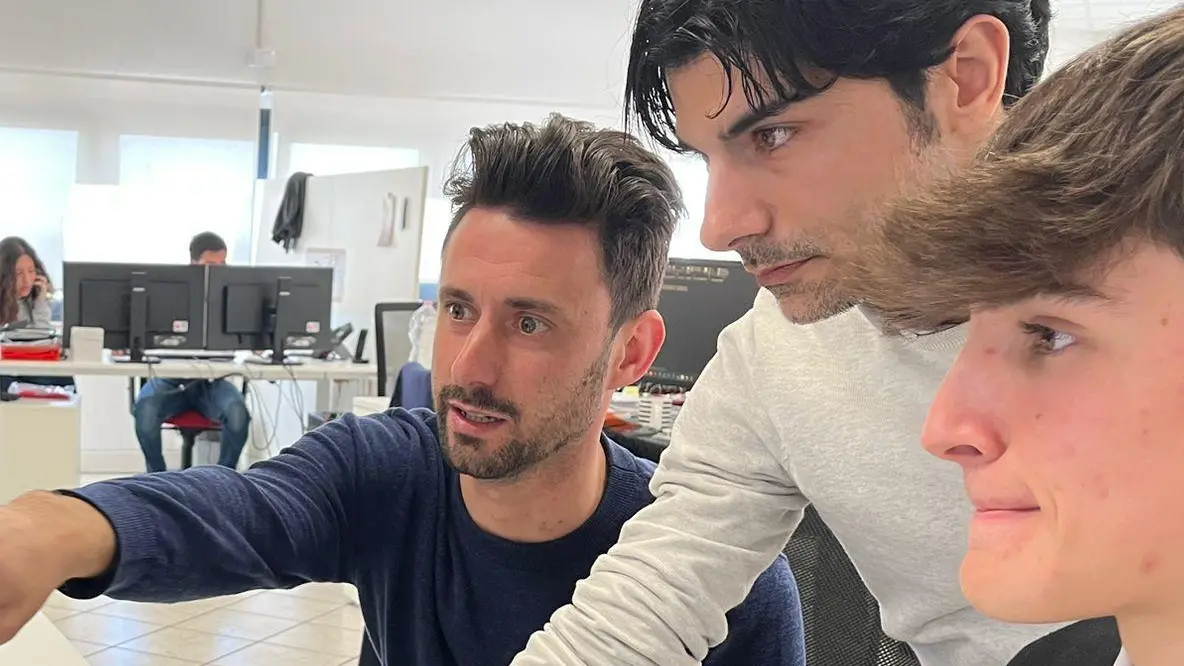 Apprendista per 2 anni Lavoro e scuola si incontrano in azienda "Investiamo sui giovani" Apprendista per 2 anni Lavoro e scuola si incontrano in azienda "Investiamo sui giovani"