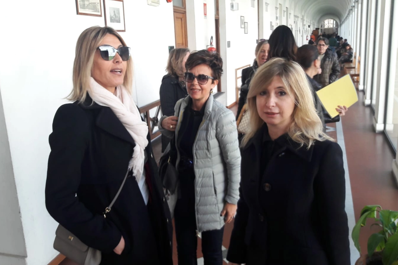 Da sinistra: Sabrina Landucci, e gli avvocati Letizia Lavoratti e Susanna Campione
