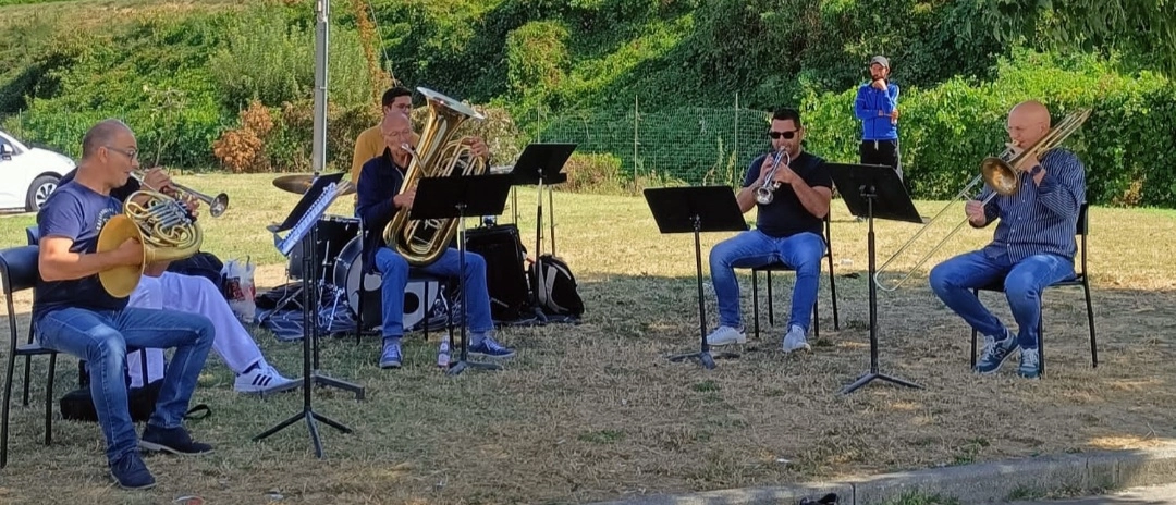 Ottoni e percussioni dell’Ort hanno suonato per passanti e ospiti per la rassegna Musica Diffusa