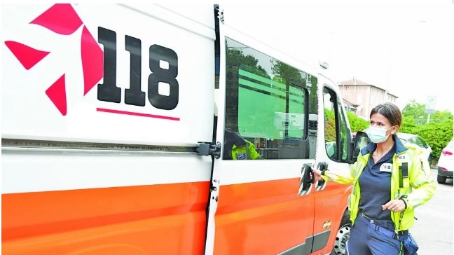 Un'ambulanza (Foto di repertorio) Un'ambulanza (Foto di repertorio)