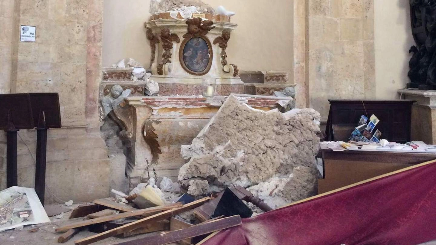 QUELLO CHE RESTA La statua di San Bartolomeo distrutta dal sima