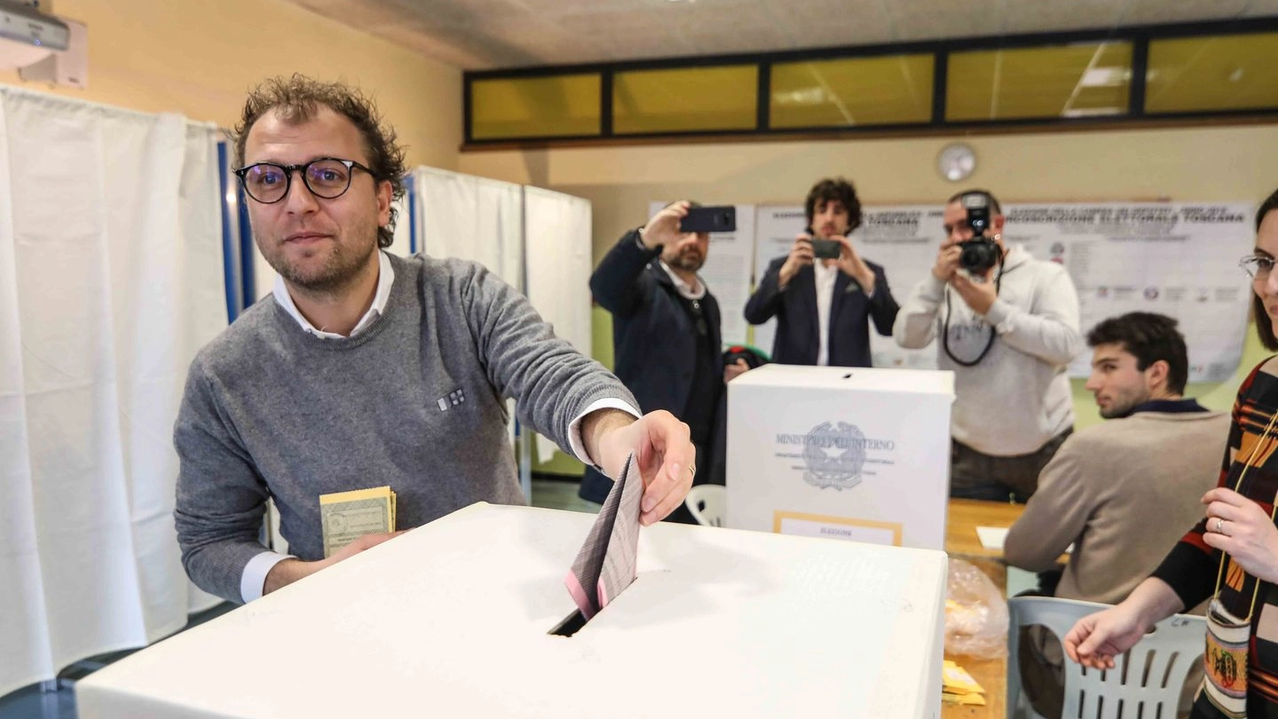 Luca Lotti al voto a Montelupo (foto Germogli)