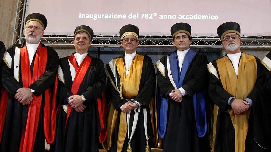 Al centro il rettore Roberto Di Pietra durante l’inaugurazione dell’anno accademico