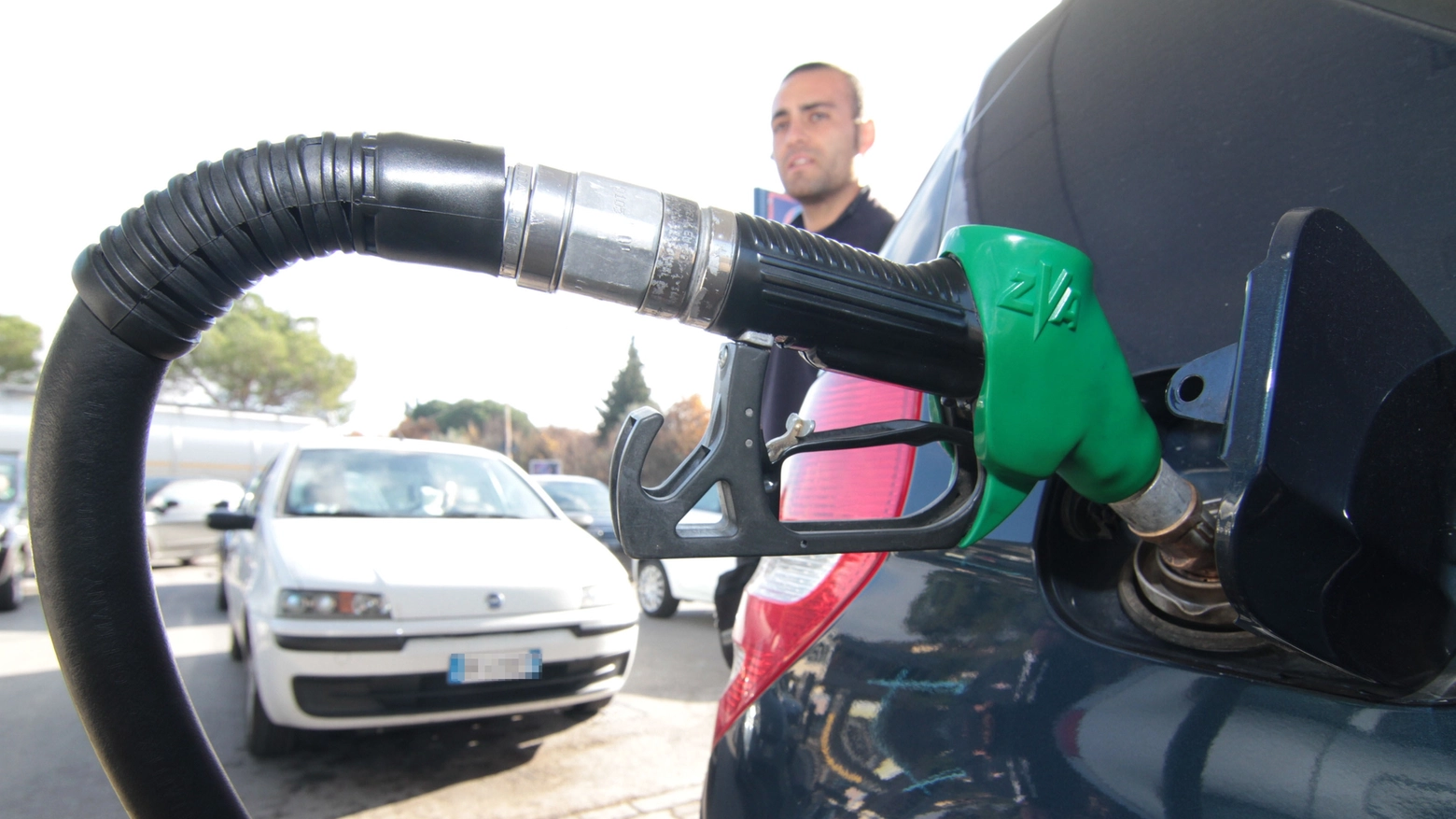 Benzinai, dal 1 agosto scatta l'obbligo di esporre il cartellone con i prezzi