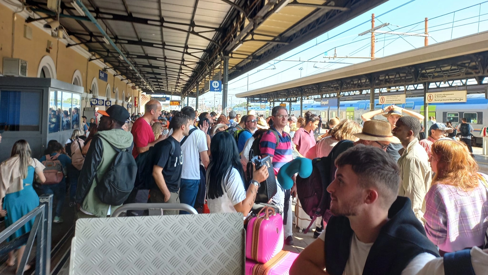 Folla alla stazione di Empoli Folla alla stazione di Empoli