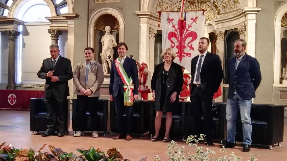 Il sindaco Nardella con i premiati dal Fiorino d'oro nel marzo 2017