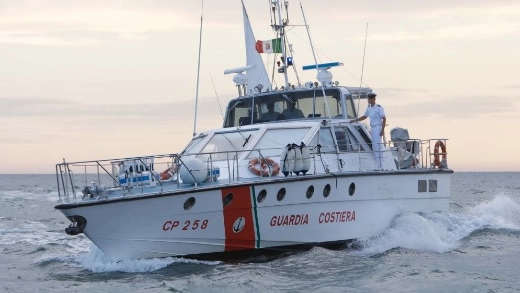 Un'imbarcazione della Guardia Costiera Un'imbarcazione della Guardia Costiera