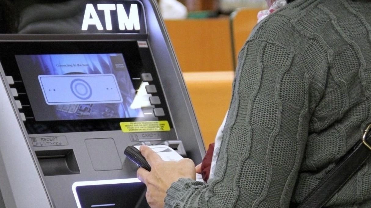 Raggirata 62enne di Magione: spariscono dal suo contro oltre duecento euro . I carabinieri rintracciano la responsabile mediante la carta PostePay.