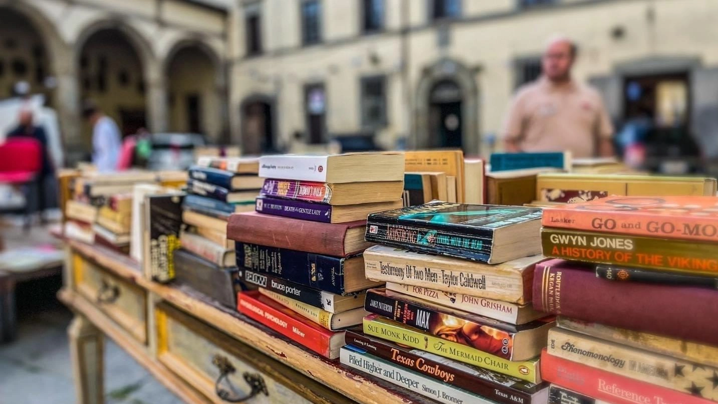 Piazze come librerie a cielo aperto. Diecimila volumi in vendita a 1 euro. Il festival dedicato a Calvino