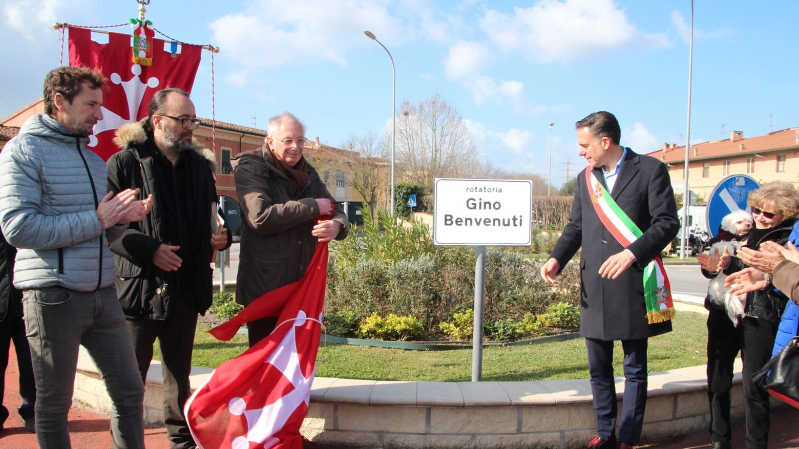La cerimonia di intitolazione della rotatoria La cerimonia di intitolazione della rotatoria