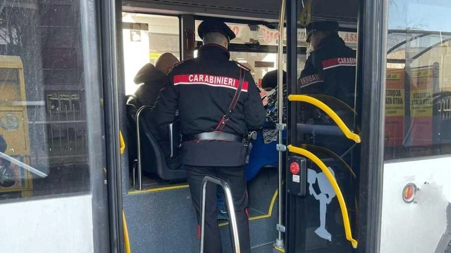 Carabinieri in azione anche sugli autobus