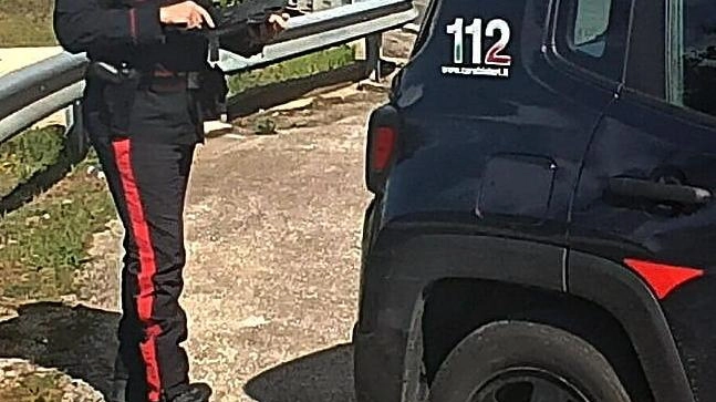 Arrestato per spaccio prende a morsi i carabinieri