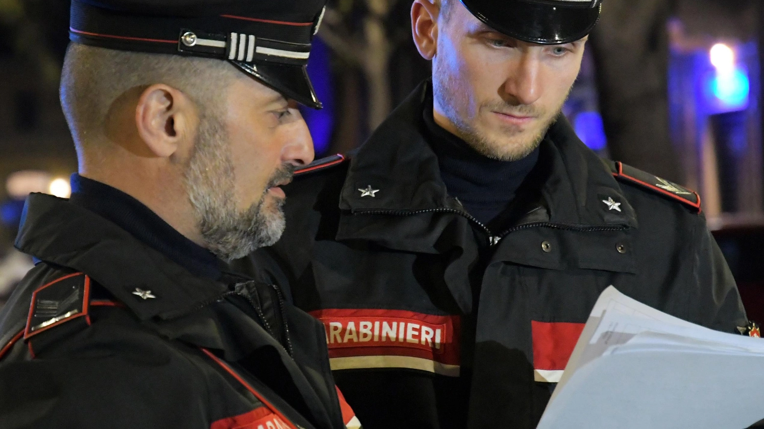 Accoltellato in strada Prima la violenta lite poi l’aggressione di fronte ai passanti Accoltellato in strada Prima la violenta lite poi l’aggressione di fronte ai passanti
