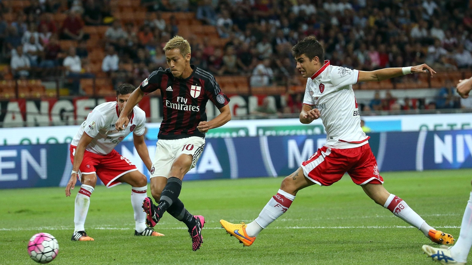 Honda segna l'1-0 per il Milan (Ansa)