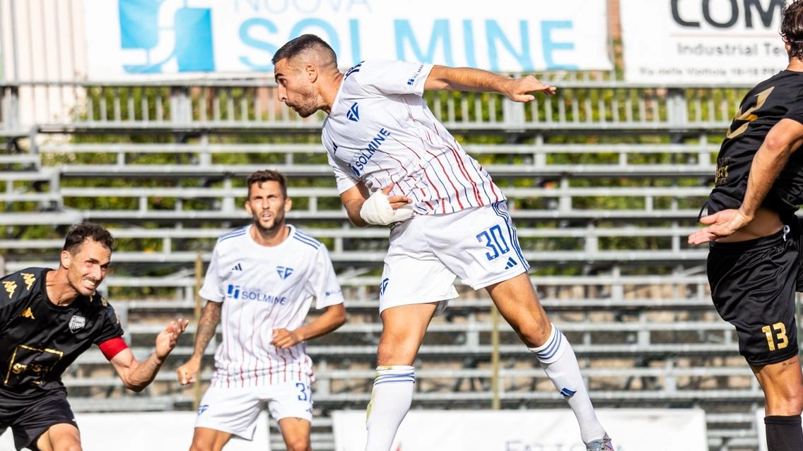 Vieri Regoli regala i 3 punti al Follonica Gavorrano con un gol al 95' in una partita concitata e vibrante. Le formazioni giovanili biancorossoblù iniziano il campionato con un pareggio e una sconfitta. Juniores usciti sconfitti 4-0 dalla trasferta in casa del Roma City.