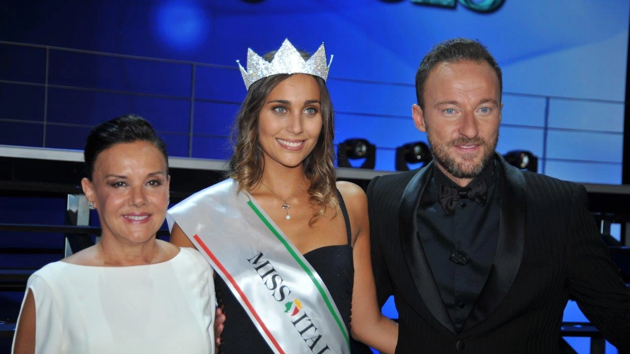 Rachele Risaliti, Miss Italia 2016, con Patrizia Mirigliani e Francesco Facchinetti  