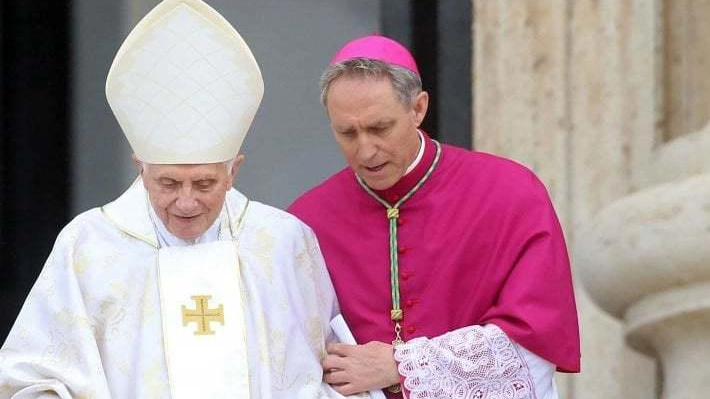 ’Ratzinger, la scelta. Non sono scappato’  Il libro sul Papa emerito Benedetto XVI