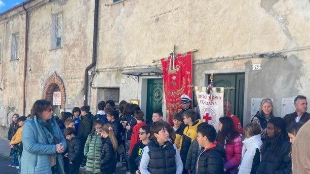 Quel rifugio che salvò tante vite Una targa sulla porta di ingresso Quel rifugio che salvò tante vite Una targa sulla porta di ingresso