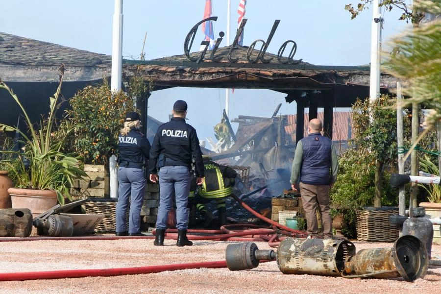 Il Gilda dopo l'incendio (foto Umicini)