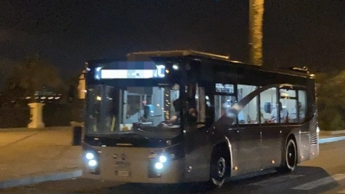 Il bus lungomare by night